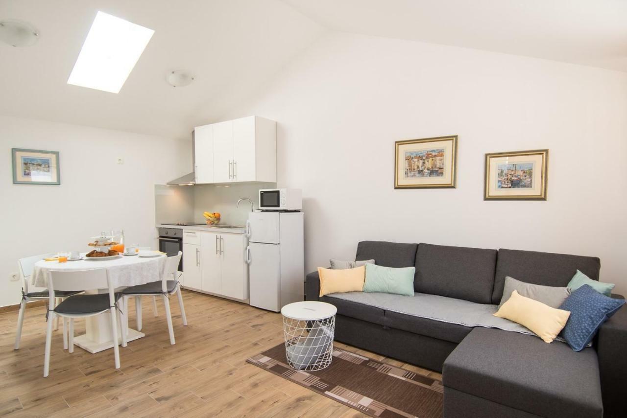 Apartment Bruneta 1 With Sea View Tar-Vabriga Buitenkant foto