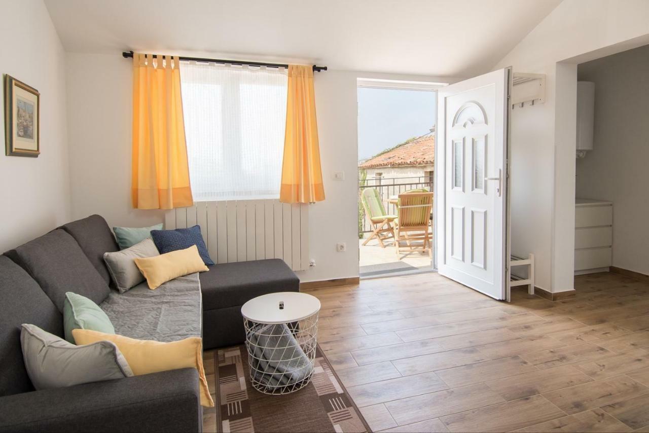 Apartment Bruneta 1 With Sea View Tar-Vabriga Buitenkant foto