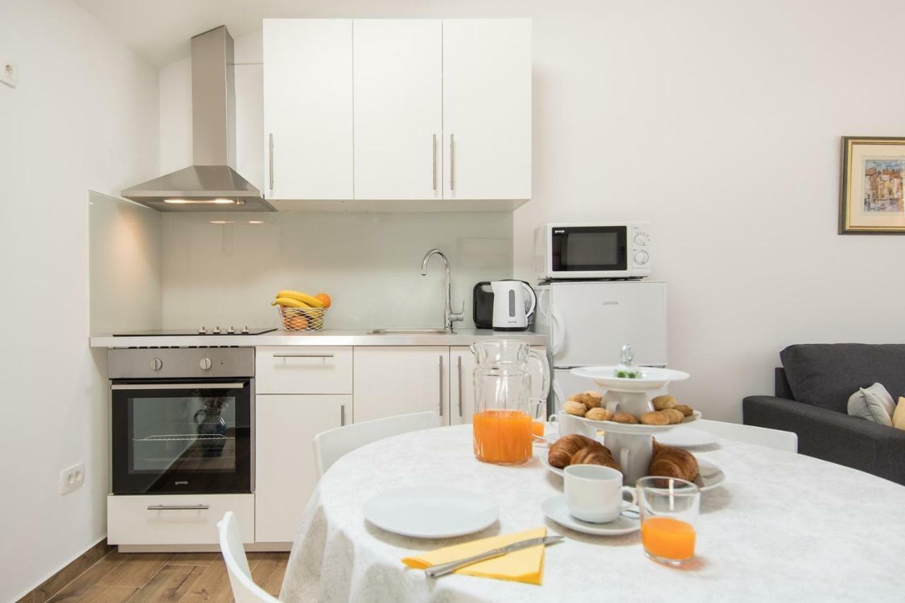 Apartment Bruneta 1 With Sea View Tar-Vabriga Buitenkant foto