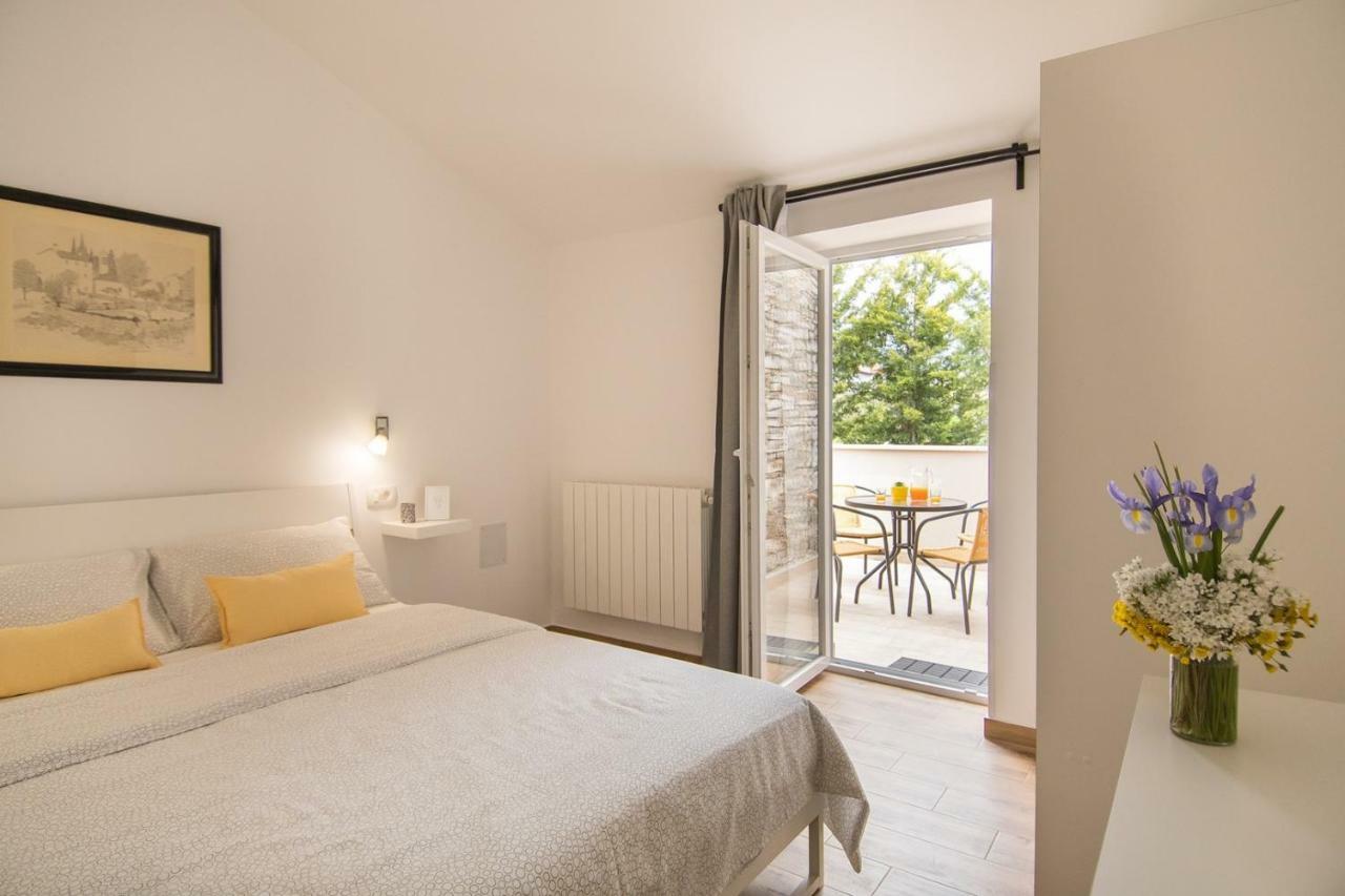 Apartment Bruneta 1 With Sea View Tar-Vabriga Buitenkant foto