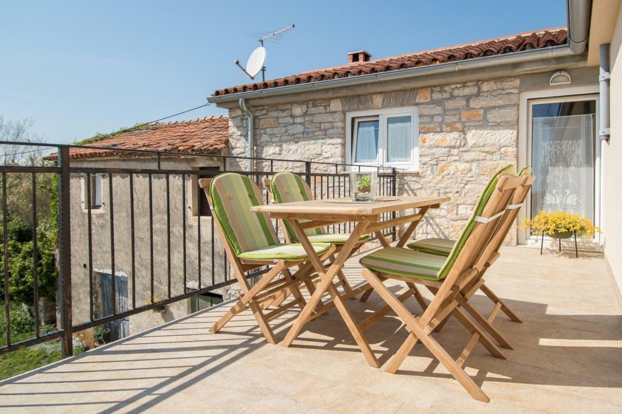 Apartment Bruneta 1 With Sea View Tar-Vabriga Buitenkant foto