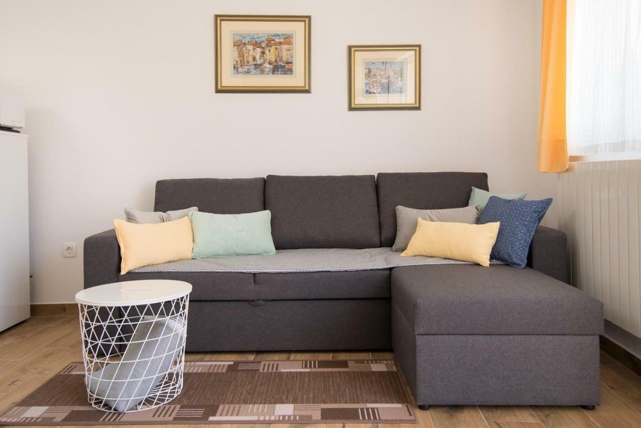 Apartment Bruneta 1 With Sea View Tar-Vabriga Buitenkant foto