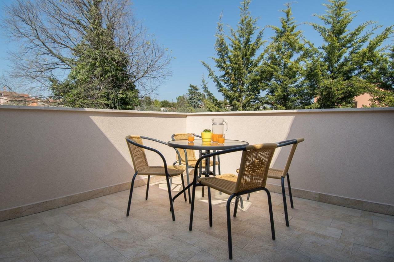 Apartment Bruneta 1 With Sea View Tar-Vabriga Buitenkant foto