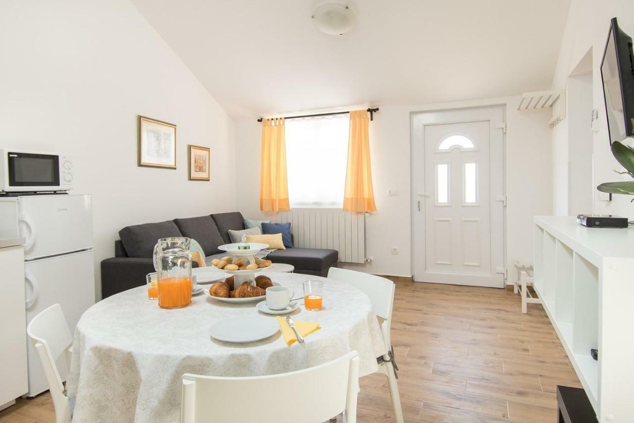 Apartment Bruneta 1 With Sea View Tar-Vabriga Buitenkant foto