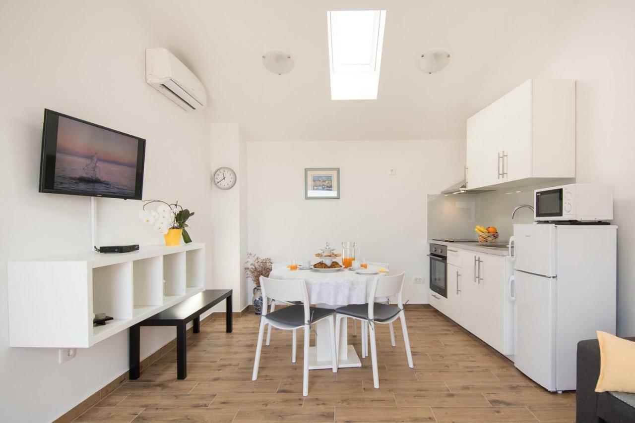 Apartment Bruneta 1 With Sea View Tar-Vabriga Buitenkant foto