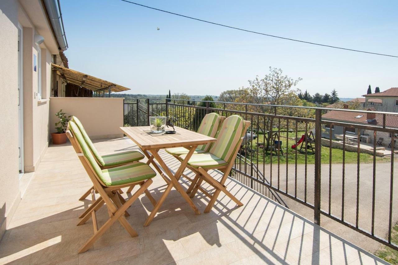 Apartment Bruneta 1 With Sea View Tar-Vabriga Buitenkant foto