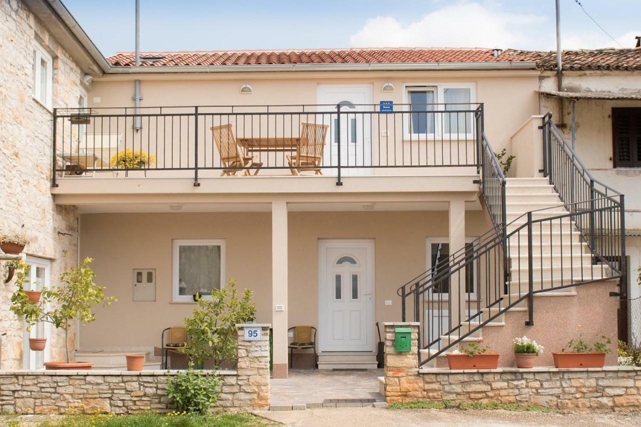 Apartment Bruneta 1 With Sea View Tar-Vabriga Buitenkant foto